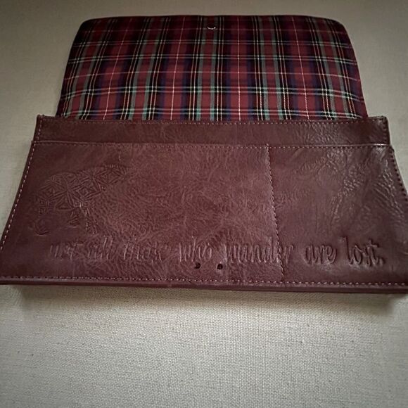 Vintage Wanderlust burgundy leather passport / travel wallet with plaid lining. - Picture 4 of 10